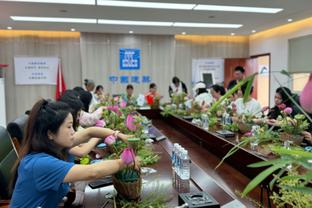 记者：药厂想签伊格莱西亚斯替代博尼法斯，在谈带买断选项的租借